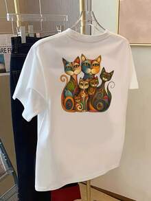 Printed T-Shirt With Designs On The Front And Back, Featuring A Feline Family Motif, Colorful Cat Pattern, Casual Short-Sleeved Crew Neck For Women, Comfortable Fit, Classic Design, Fashionable Item, Double-Sided Printed Top For Women. Elegant Party Outfit, T-Shirt For Stylish Ladies, Blouses Suitable For Curvy Women, Prom Skirts, Casual Wear - 白色 - 查看 2