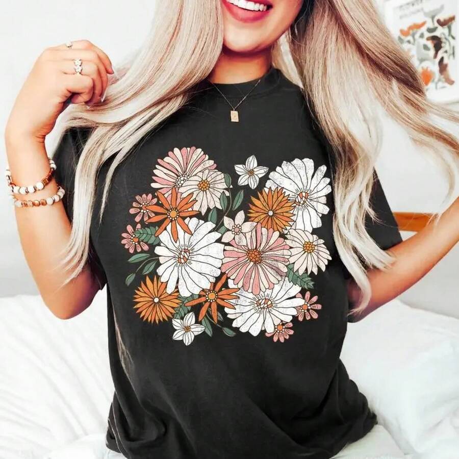 Camiseta Boho Chic con Estampado Floral de Flores Silvestres - Negro - Ver 1