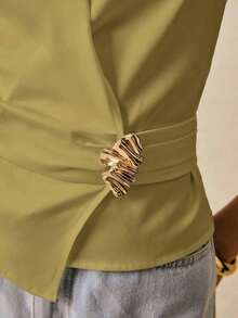 Blusa de moda sin mangas con decoración de metal, cuello en V y fruncido - Verde Oliva - Ver 6