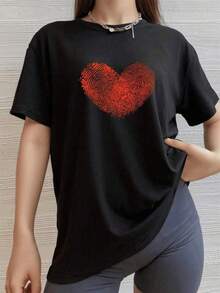 Camiseta negra informal de manga corta con cuello redondo para hombre,Camisetas Para Mujer Camiseta única y moderna con diseño de corazón estampado en huella dactilar en color rojo ideal para destacar en cualquier ocasión y lucir tu estilo y2k. Perfecta para quienes buscan originalidad y confort en su vestuario diario. - Negro - Ver 1