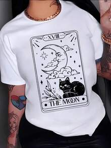 Carta del tarot con la luna radiante y un gato místico descansando entre nubes y estrellas simbolizando intuición y misterio camiseta de mujer casual blanca moderna cómoda - Blanco - Ver 8