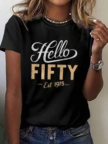 Ilustración del diseño Hello Fifty es una camiseta estampada de 1975, una prenda casual de manga corta y cuello redondo, adecuada para el verano y la primavera, ropa de mujer. - Negro - Ver 7