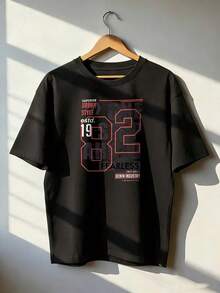 T-Shirt With "One Step Ahead" Text And Urban Graphic Design.  Short-Sleeved T-Shirt For Spring And Summer 2026, Made In Mexico, 180 Grams. Cartoon Print, Couple Design, Suitable For Indoor Or Outdoor Wear. Crew Neck, Unisex, Ideal For The Office And Leisure. One-Pack. - BK-P631577SLNDXZGY618 - 查看 1