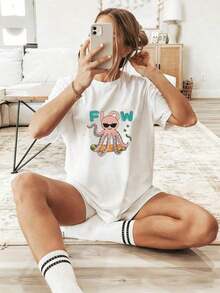 Premium Quality Oversized White T-Shirt Featuring A Pink Octopus Wearing Sunglasses And Holding A Surfboard. This Casual Crew Neck T-Shirt Is Made From A Soft Material, Making It Perfect For Summer Wear. It's An Ideal Choice For Beach Outings, Surfing, Vacations, Or As A Stylish Everyday Gift For Her. - 白色 - 查看 7