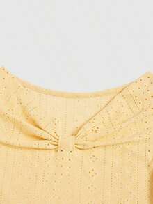 Camiseta de verano para mujer con diseño jacquard de textura ondulada, cuello en V ajustado, mangas cortas que cubren los hombros, estilo francés chic, color rosa, dulce y elegante, juvenil, uso versátil diario - Amarillo claro - Ver 4
