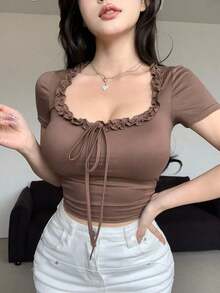 Camiseta de mujer de cuello cuadrado con ajuste ceñido y volantes en el verano, tops cortos de mujer con diseños lindos - Marrón - Ver 5
