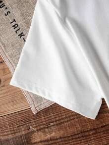 Soft White Printed T-Shirt For Women With A Colorful Heart Design Made Of Pencils Surrounding The Word "Teacher," Accompanied By Positive Phrases Such As Dedicated, Reliable, Warm, Loyal, Kind, Understanding, And Caring, Ideal As A Commemorative, Festive, And Special Garment For Teachers On Any Occasion. - 白色的 - 查看 3