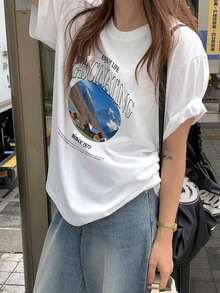 Women's Loose-Fitting T-Shirt With A Round Neck And Exquisite Print. Soft And Breathable Fabric, Comfortable To Wear, And Short Sleeves. Casual And Relaxed Fit, Versatile Style. Made From High-Quality 100% Pure Cotton (200 G). - 白色 - 查看 4
