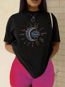 Ropa de mujer suave y a la moda con estampado de "Luna Mística y Sol con Ojo Turco", blusa estampada de manga corta informal, ropa casual de mujer para el día a día, deportes y vacaciones, blusas elegantes para dama. - Negro - Ver 1