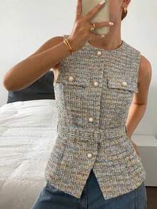 Women's Sleeveless Bolero Jacket, Tweed Fabric With Pearl Buttons, Front Closure And Matching Belt, Round Neckline, Elegant Design With A Fitted Effect, Neutral Colors, Textured Material, Sophisticated Style Ideal For Office Looks And Formal Spring Events. - 千鳥格 - 查看 7
