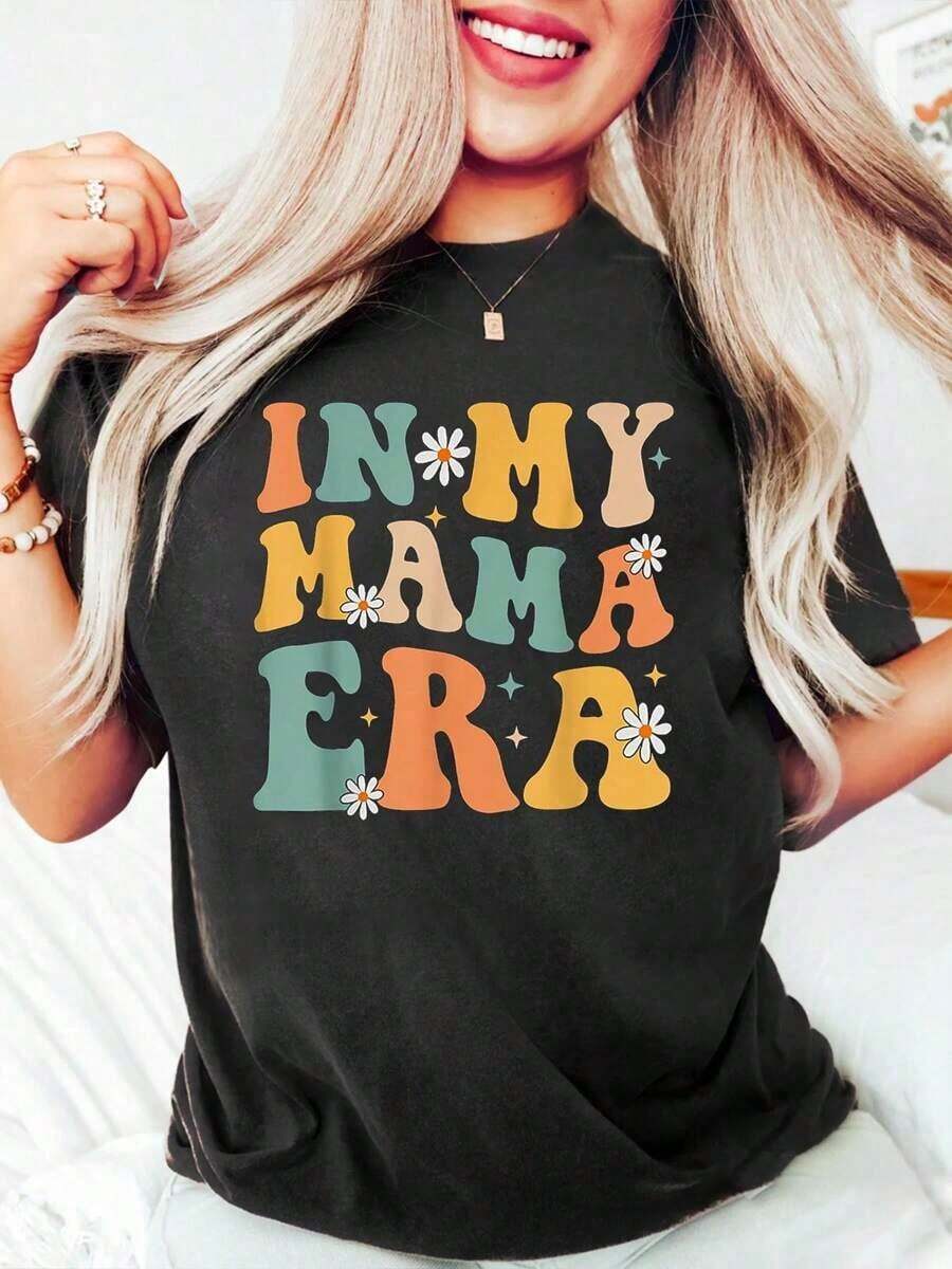 Groovy In My Mama Era Funny Mom Mother Mama Era For Womens T-Shirt Cotton Graphic Tee For Women, Round Neck Short Sleeve Casual Tops - 黑色 - 查看 1
