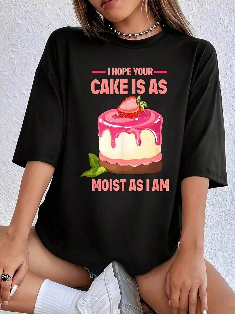 Espero que tu pastel sea tan húmedo como yo. Pastel de fresa divertido. 1 pieza de camiseta de talla grande para mujer. Camiseta divertida de manga corta con estampado gráfico de gran tamaño. Camiseta novedosa 100% poliéster. Camiseta casual de cuello redondo. - Negro - Ver 1