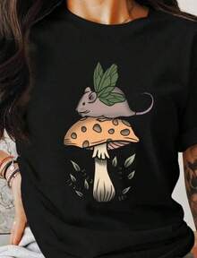 Women's Cotton T-Shirts Fairy Mouse On Mushroom T Shirt, Cottagre Shirt, Whimsical Animal Tee, Nature Inspired Top, Mythical Critter Graphic Tee, Cute Forest Basic Women's Blouses - 黑色 - 查看 7