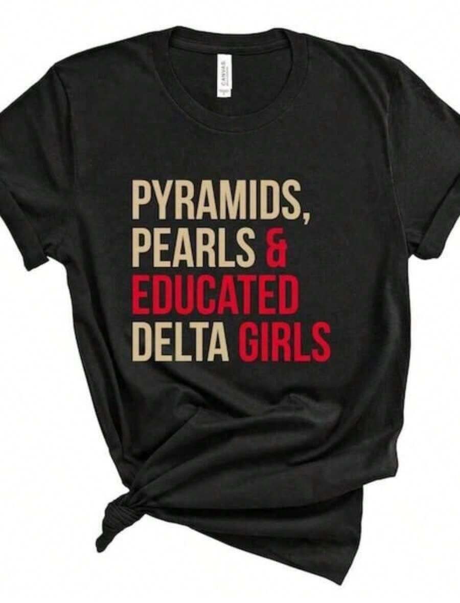 Plus Size Cotton Graphic T-Shirt With PYRAMIDS PEARLS & EDUCATED DELTA GIRLS Graphic Print, Crew Neck, Classic Design, Design Details, Short Sleeve, Y2K Style, Casual Wear, Plus Size Tops, Suitable For All Seasons, Machine Wash Cold, For Use In Casual Business Events And Organizations, Y2K Style, Men's Oversized Shirt, Summer T-Shirts, Women's Printed Casual Shirt, Short Sleeve And Crew Neck, Spring/Summer Local Urban Fashion. - 黑色 - 查看 1