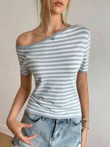 Camiseta elegante de manga corta con hombros descubiertos y rayas, top ajustado y elegante para mujer, nueva llegada de verano - Gris - Ver 5