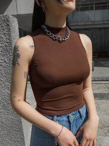 Camiseta de mujer de cuello alto, de unicolor, con ajuste ceñido y mangas cortas, de estilo casual - Marrón - Ver 1