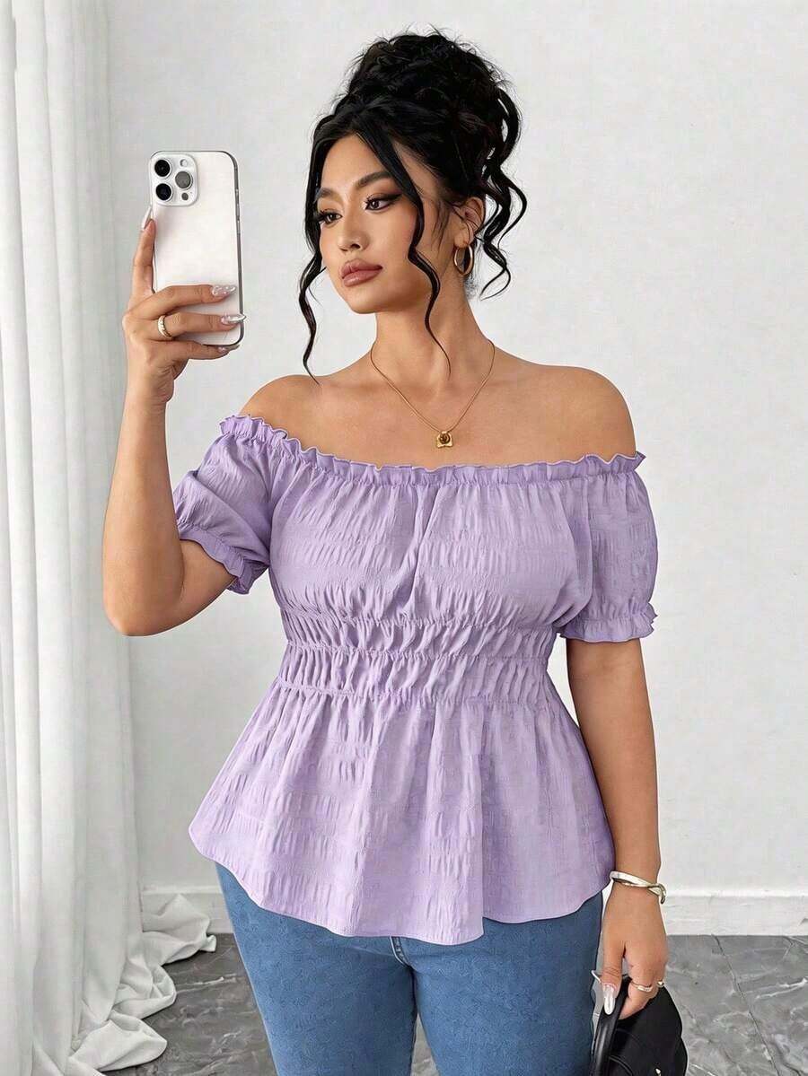 Blusa de manga corta con hombros descubiertos, volantes y estampado de flores de cerezo, de talla grande y diseño elegante.Corte de cintura minimalista y estilizador.Adecuada para el uso diario, citas, salidas y vacaciones. - Morado - Ver 1