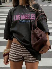 Camiseta de manga corta para mujer, estilo casual de verano, con estampado de eslogan de Los Ángeles, holgada y versátil, con cuello redondo, ideal para uso diario y vacaciones. - Negro - Ver 8