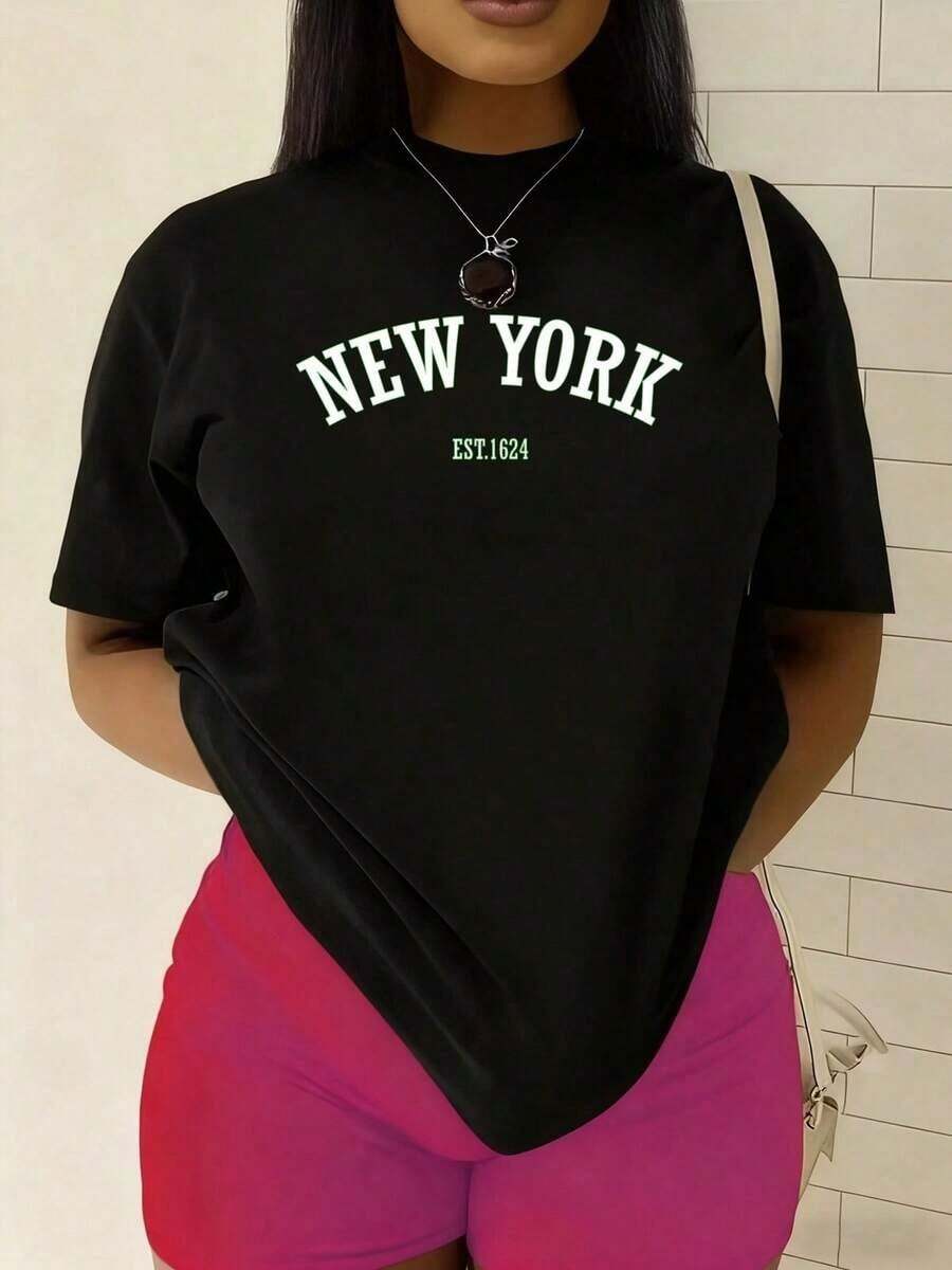 Unisex T-Shirt With A Modern Design And A New York-Inspired Y2K Print, Perfect For Looking Stylish On Any Occasion. Ideal For Urban Fashion Lovers And Those Who Appreciate Modern Style. Comfort And Style In One Garment. - 黑色 - 查看 1