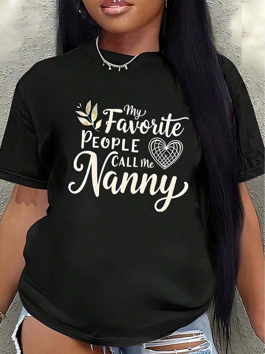 Soft, Breathable, And Lightweight For All-Day Comfort. This Polyester Short-Sleeve T-Shirt Features A Heart-Shaped Design That Reads "Everyone I Love Calls Me Grandma." Comfortable And Durable, It's Suitable For Everyday Wear, Perfect For Lounging At Home, Family Gatherings, And Casual Outings. The Classic Crew Neck And Relaxed Fit Flatter All Body Types And Are Easy To Pair With Jeans, Shorts, And Leggings. - 白色 - 查看 1