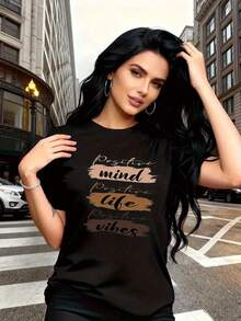 Las impresiones de letras con expresiones visuales de auto-motivación, como "Mente Positiva", "Vida Positiva", "Vibraciones Positivas", son modernas y a la moda. La camiseta de manga corta para mujer, de cuello redondo, sencilla y versátil, es adecuada para el ocio, los viajes, las vacaciones y otras actividades. 2CBJ - Negro - Ver 4