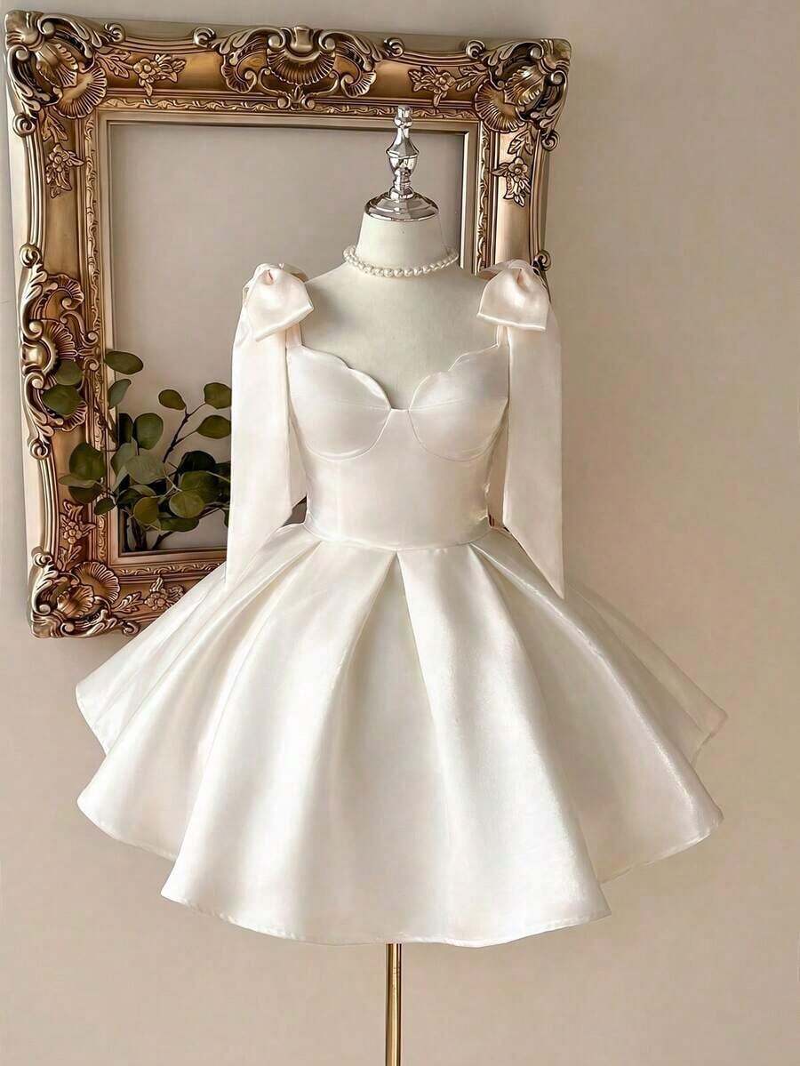 Elegante y lujoso vestido corto de cóctel de línea A con pliegues, tirantes de satén con lazo y lentejuelas en color caqui - Blanco - Ver 1