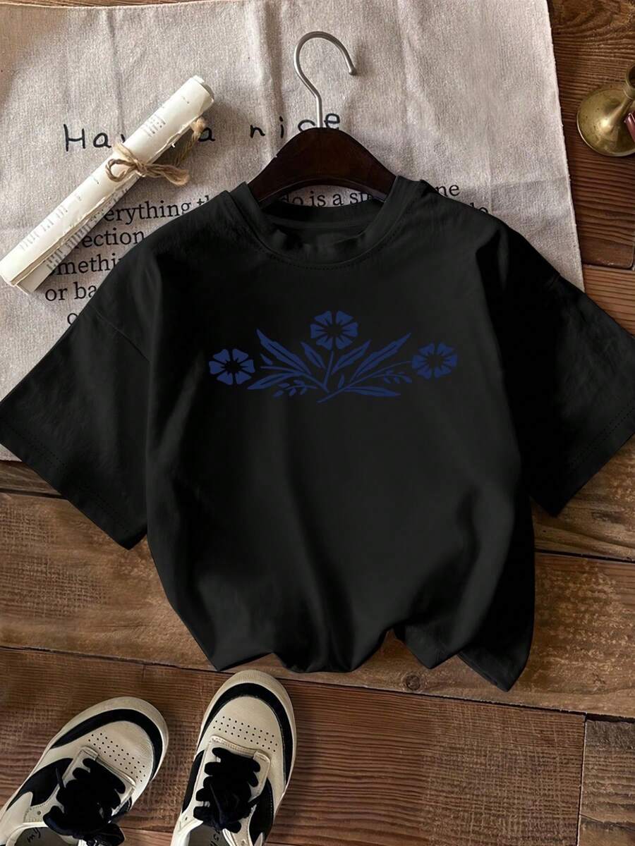 Limited Time Offer, Limited Quantities, Flash ! Women's Casual Shirts, Women's Polyester T-Shirts, Elegant Shirts. Fashionable Short-Sleeved T-Shirt For Women, Spring/Summer Style, With A Fresh And Natural Blue Floral Pattern Print. - 黑色 - 查看 1