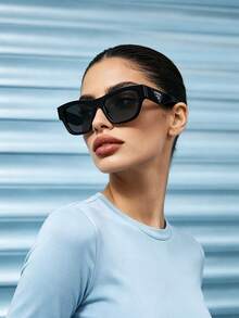Prada Một cặp kính thời trang dành cho nữ - màu đen - Xem 3