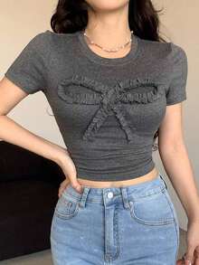 Camiseta ajustada de manga corta con cuello redondo, volantes y lazo, unicolor para mujer, crop top para mujer en Pascua - Gris - Ver 6