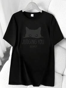 T-Shirt With "Judging You" Print. Available In 6 Colors, Short Sleeves, Round Neck, High-Stretch Casual Sports Top. Machine Washable. Suitable For Spring And Summer. Can Be Worn In All Seasons. Women's Clothing. Elegant Party Outfit, T-Shirt For Elegant Ladies, Blouses Suitable For Curvy Women, Casual Wear, Cool And Sweat-Free Summer Wear, Fun Letter Print. - 黑色 - 查看 6