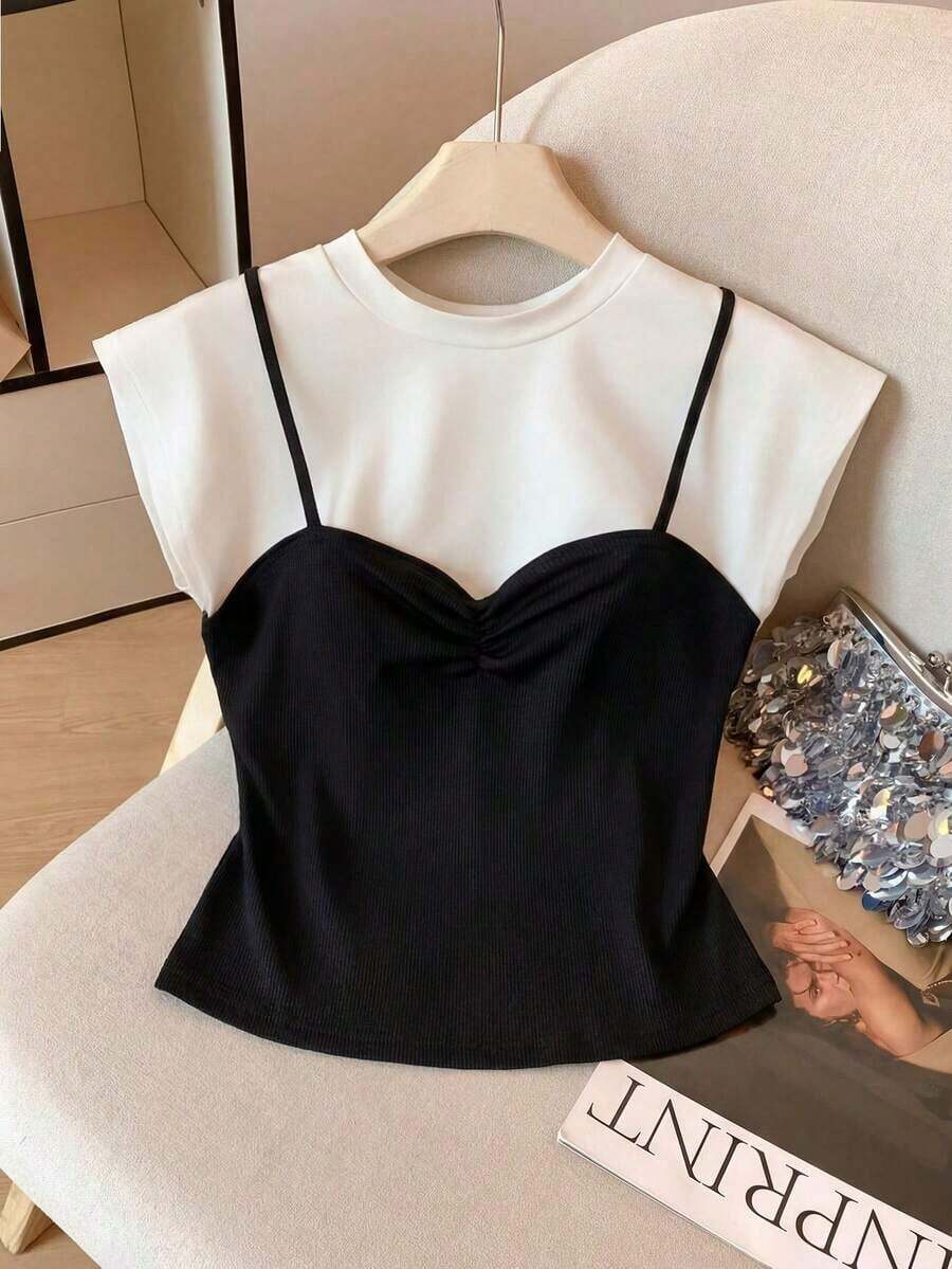 Camiseta de punto de manga corta con mariposa de 2 en 1 sin mangas y parches para mujer, diseño de bloques de color negro y blanco, top corto ajustado, ropa casual exterior - Blanco y Negro - Ver 1
