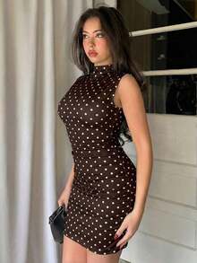 Vestido ajustado con fruncidos de estilo minimalista y sin mangas de unicolor para mujer - Marrón 3 - Ver 8