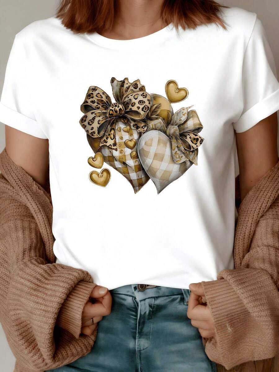Corazones dorados entrelazados con lazos de estampado animal y cuadros que reflejan ternura elegancia y unión perfecta para expresar amor y confianza camiseta de mujer casual moderna y cómoda - Blanco - Ver 1