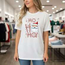Camiseta de algodón con estampado navideño de Papá Noel para mujer, camiseta de manga corta con diseño de bastón de caramelo "Ho Ho Ho", top casual de corte holgado, tallas S-5XL, regalo para fiestas navideñas, blusa suave y transpirable de algodón puro, ropa festiva navideña para mujer. - Blanco - Ver 1