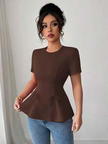 Blusa casual de primavera y verano, elegante, de estilo francés, de unicolor, con cuello redondo, corte evasé, manga corta, con cintura ceñida, detalle de lazo y cremallera posterior - Marrón - Ver 7