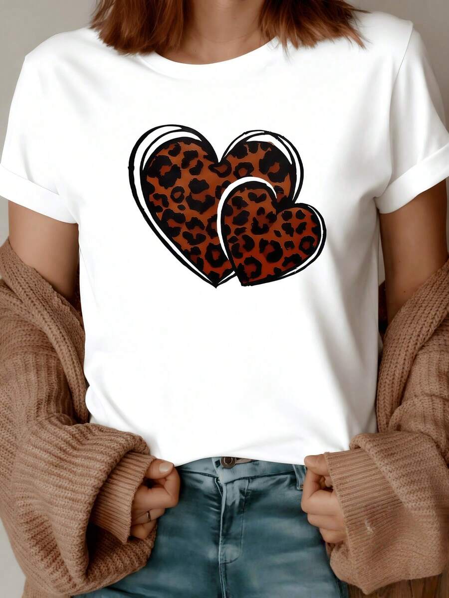 Two Hearts With An Animal Print Symbolizing Unity, Strength, And Passion, Highlighting A Wild Touch Full Of Modern Energy. Casual Women's T-Shirt With Expressive Art, Ideal For Everyday Wear. - 白色 - 查看 1