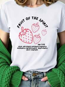 Camiseta casual, camiseta de regalo cristiana, top con estampado de fresa y versículos bíblicos "Fruto del Espíritu Santo", top de mujer con estampado de versículos bíblicos Galatas 5:22. La tela de este top es extremadamente suave y muy cómoda. Es muy adecuado para usarlo durante todo el día. Ya sea que estés viajando, yendo al trabajo, de compras o simplemente relajándote en casa, esta cómoda camiseta estampada es un artículo indispensable en tu guardarropa de verano. ¡También es muy adecuado como regalo para amigos! 100% algodón. Duradero. - Blanco - Ver 1