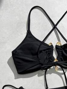 Bộ bikini đen quyến rũ với mặt dây chuyền vàng, áo tam giác dây chéo, kiểu dáng gợi cảm, cạp cao. - màu đen - Xem 5