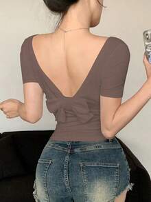 Camiseta ajustada de mujer de manga corta y escote redondo sin espalda de unicolor, top halter de verano - Café integral - Ver 1