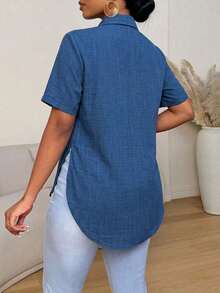 Camisa de mujer de manga corta, ajuste ceñido, con dobladillo curvo dividido, unicolor minimalista, para uso diario y casual en verano - Azul lavado medio - Ver 2