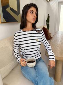 Frenchy Camiseta De Manga Larga A Rayas Para Mujer Con Bordado De Corazón - Blanco y Negro 2 - Ver 3