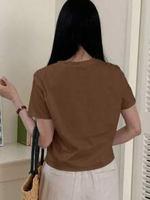 Camiseta casual de manga corta con cuello redondo, corazón hueco y unicolor para mujer - Café integral - Ver 2