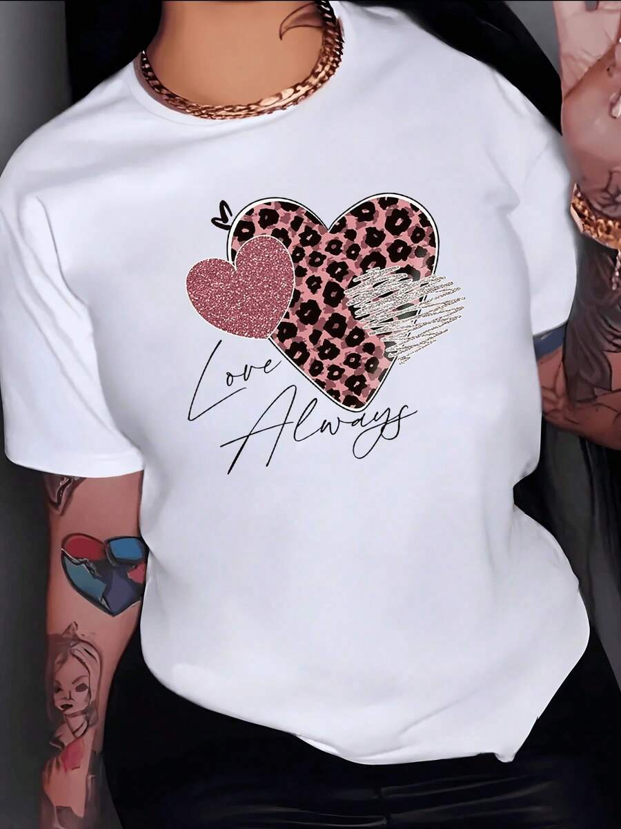 A Heart With An Animal Print And Glitter Represents Passion, Strength, And Tenderness, Showcasing Eternal Love And Feminine Energy With A Modern Touch. Ideal For Expressing Pure Feelings. Women's Casual, Elegant, And Modern T-Shirt - 白色 - 查看 1
