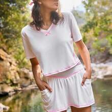 WanderVale RUN HIKE Women V-Neck Short Sleeve Top And Contrasting Trim Mini Skirt 2 Pieces Set Two Pieces Set Women Short Sleeve White Short Set Women Two Pieces Set Women Summer Comfortable Two Pieces Set Women's Short Sets Women's Summer Two Pieces Romper White Crop Top V Neck With Short Sleeve And Shorts With Pink Stitching,Casual,Spring Outfit, Summer Outfit For Women,Going Out Outfits - Blanco - Ver 5