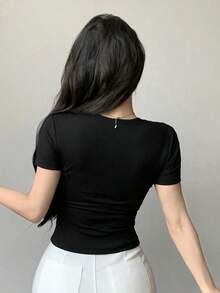Camiseta ajustada de mujer con cuello cuadrado, decoración de lazo y manga corta, top lindo para el Día de San Valentín en verano - Negro - Ver 5