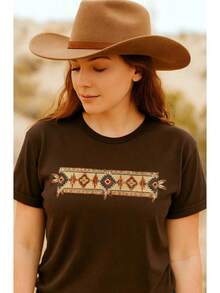 Camiseta con Estampado Geométrico del Suroeste • Camisa con Patrón Azteca del Oeste • Top Estilo Boho del Desierto • Camiseta Unisex con Estampado • Atuendo Rústico Campestre - Negro - Ver 1