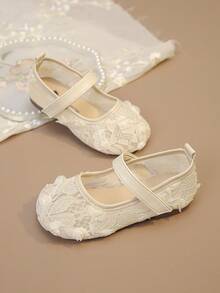1 Pair Outdoor Lightweight Comfortable Non-Slip Fashion Lace Solid Floral Princess Soft Bottom Hook And Loop Children Flat Shoes, Spring/Summer New Arrival - White - View 2