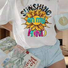 Women's Casual T-Shirt With Round Neck And Short Sleeve Print, Sunflower Design "Sunshine On My Mind", Summer T-Shirt For Women, Vibrant And Colorful Design, Loose And Comfortable Fit, Fashion Statement, 100% Cotton. - 白色 - 查看 6