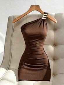 Vestido mini ajustado negro y sexy para mujer con cuello asimétrico, cintura ceñida, que estiliza la figura, espalda descubierta, versátil y elegante - Café integral - Ver 7