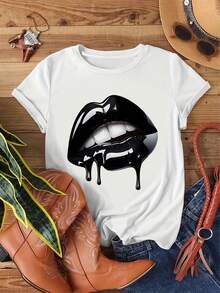 Talla Grande - Talla Grande - Camiseta con Estampado de Labios Brillantes en Blanco y Negro - Camiseta llamativa para mujer en color negro - Camiseta casual de manga corta y corte ajustado, con un diseño de labios brillantes y gotas derretidas, única y elegante, disponible en tres colores para mujer. - Blanco - Ver 2